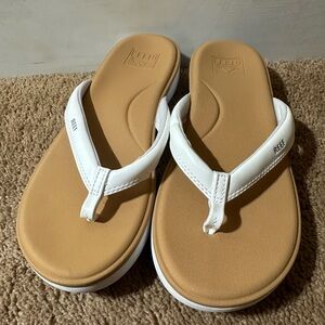 Reef Women’s Sandals White Cushion Cloud Size 8 Flip Flop Thong